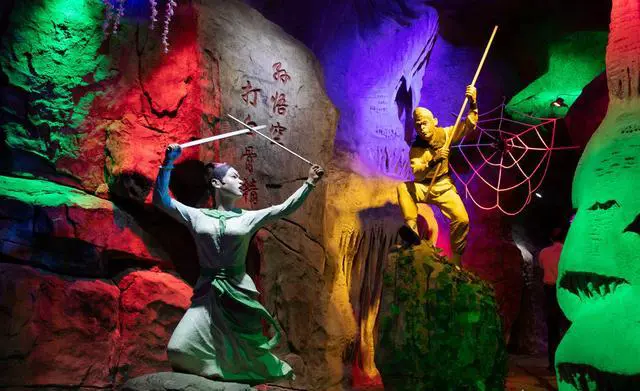 武汉木兰草原和木兰水镇哪个好玩？