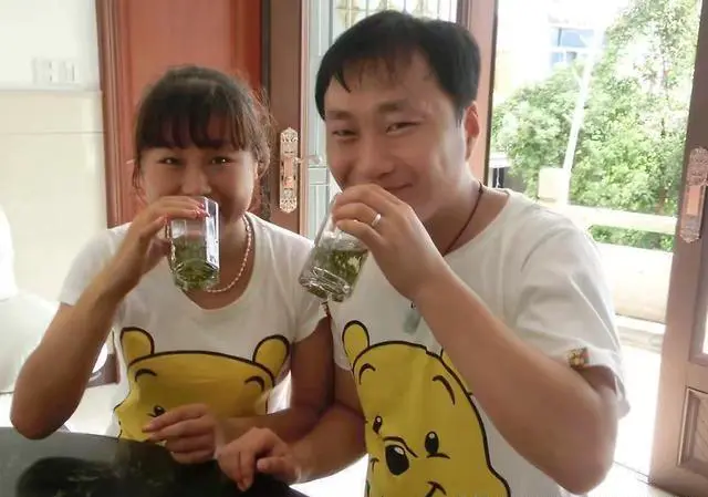 旅游区的商品都比别的地方贵,你买过哪些物品?有什么看法?