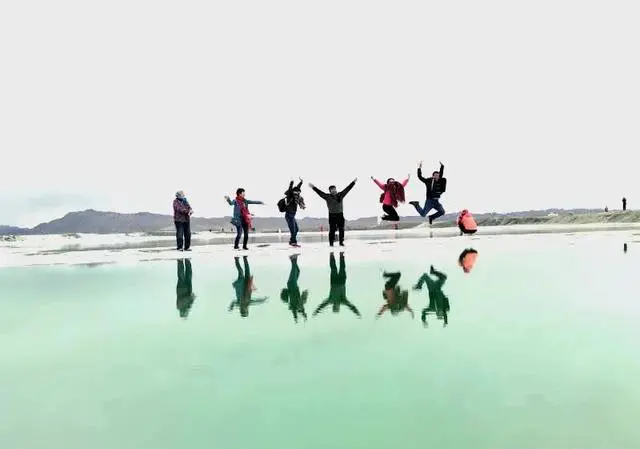 去茶卡盐湖旅游时刚好下雨，这是一种什么体验？