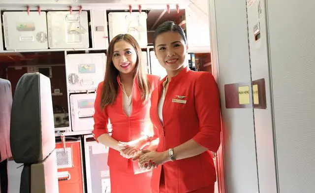 长时间坐飞机旅行怎么让自己舒服？