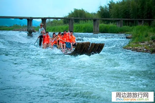 我们一家三口想去漂流，请问一下需要准备哪些物品？