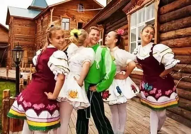 想带家人去草原自驾游，沈阳出发，推荐下一星期的路线？