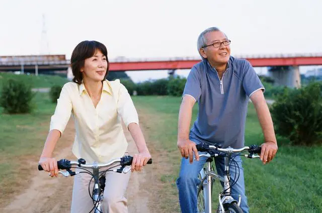 退休了，什么旅游方式最好？