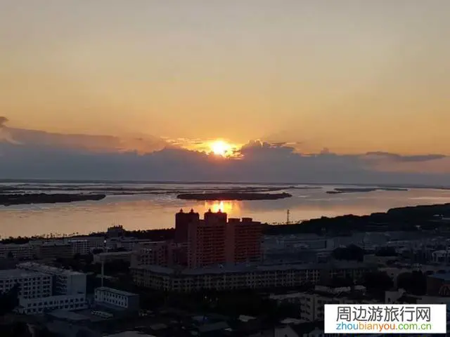 能分享一下你拍摄的美丽日出照片和你当时的拍摄感悟吗?