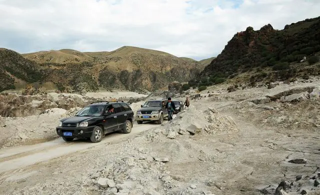 新疆和西藏哪个更适合自驾游?