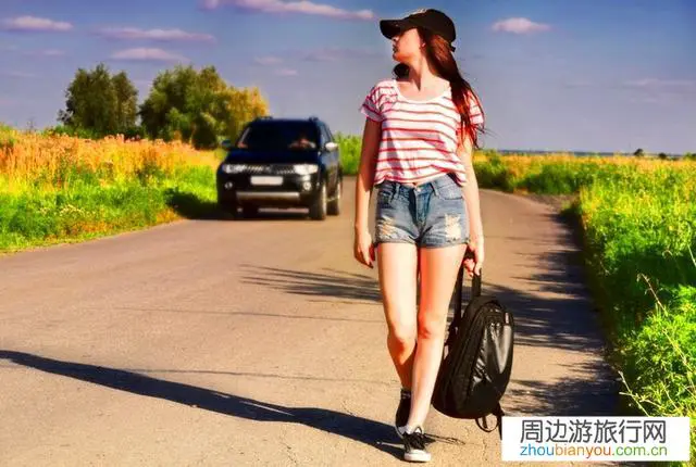 如果在自驾游时路边有美女招手搭车,你会怎么做?