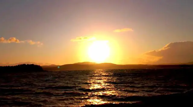 过年弟弟想带着他一家四口和岳父岳母以及小姑子一家三口来你所在的城市游玩，怎么办？