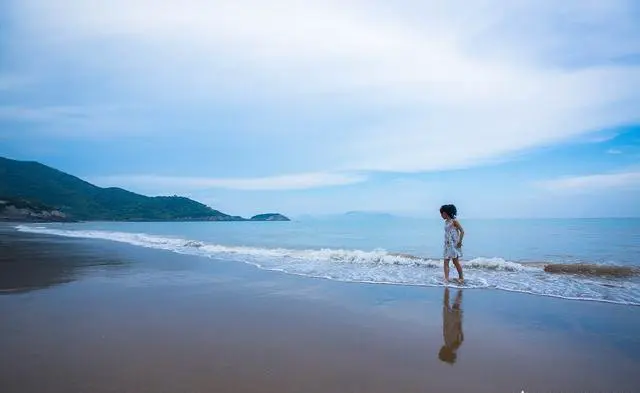 计划十月和十一月份去海边玩，有哪些好的地方推荐？