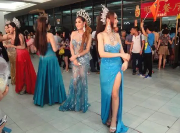 泰国旅游碰到人妖你会咋样?什么感受?会跟他合影吗?