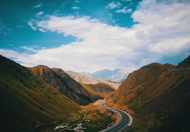 新疆的独库公路风景图