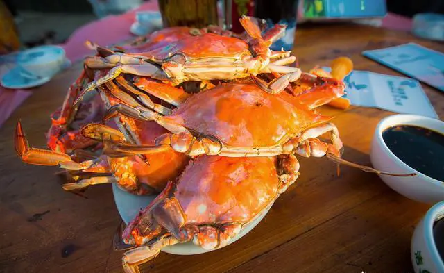 中秋想带一岁半宝宝出去玩，哪些有海鲜的地方比较好？