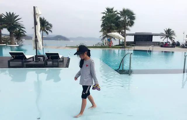 国内有没有打开门就是海的酒店？
