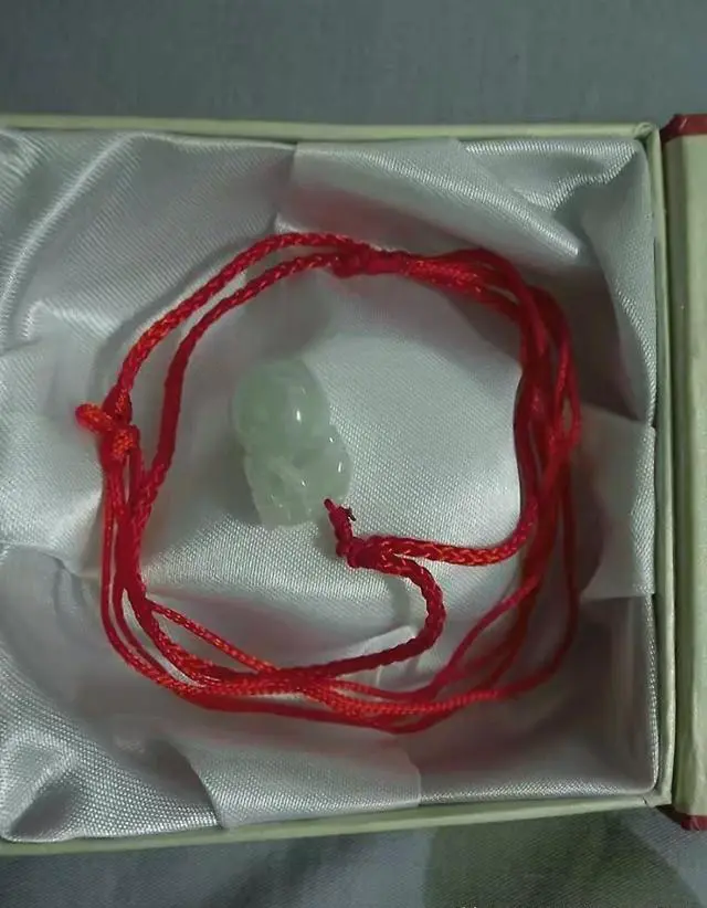 旅游区的商品都比别的地方贵,你买过哪些物品?有什么看法?