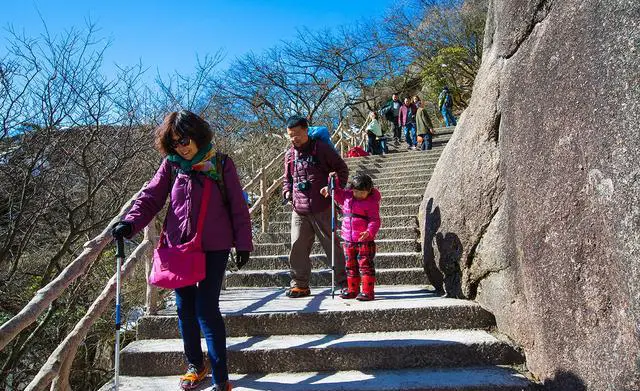 70岁老人能上黄山旅游吗？