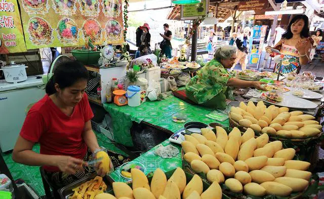 泰国水上市场好玩吗？
