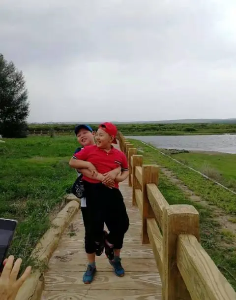 八月初去呼伦贝尔旅游，应该带些什么衣服？