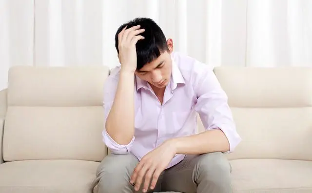 几个朋友旅游，出发了才知道有一个没钱的还不提前说，旅途中屡屡借钱，你们会怎么做？