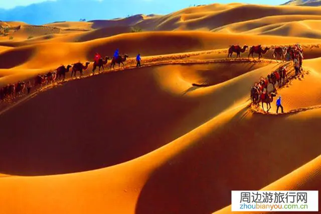 从成都出发，离成都最近的沙漠、有骆驼可以骑的，在什么地方（城市或地区）？