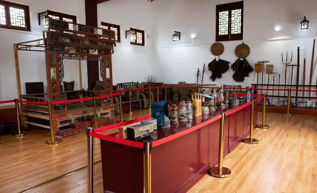 武汉木兰草原和木兰水镇哪个好玩？