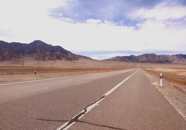 去茶卡盐湖旅游时刚好下雨，这是一种什么体验？