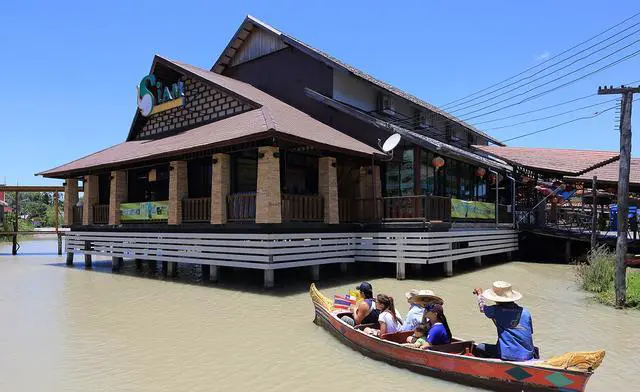 泰国水上市场好玩吗？