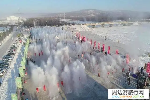 漠河千人泼水成冰，游客：比我们南方冷多了，爽, 你怎么看？