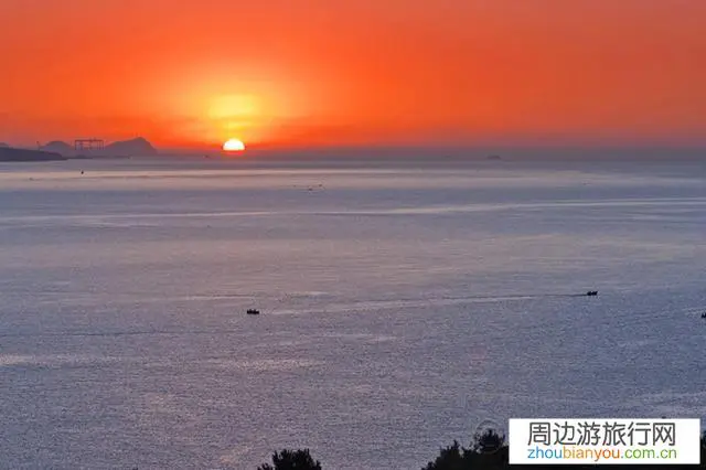 想到辽宁省海边去看日出，请推荐哪里好看？