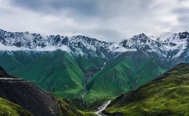 新疆的独库公路风景图
