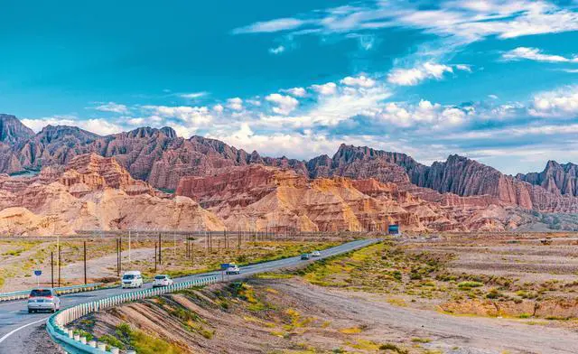 新疆的独库公路风景图