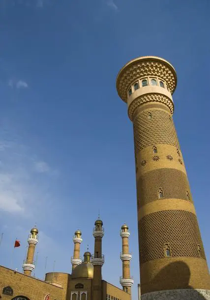 几个朋友旅游，出发了才知道有一个没钱的还不提前说，旅途中屡屡借钱，你们会怎么做？