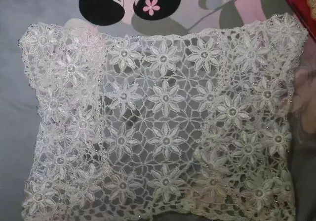 旅游区的商品都比别的地方贵,你买过哪些物品?有什么看法?