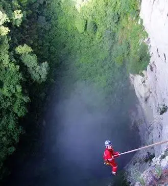 全球各地冒出来的天坑是什么？