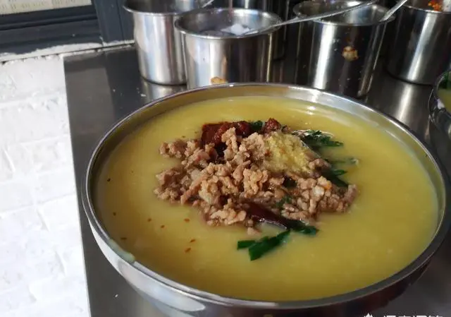 在云南普洱吃米线，一定要喝醋才好吗？