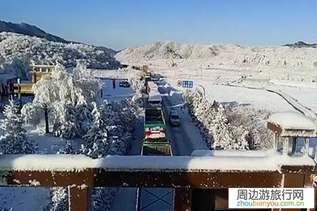 宝鸡：大量游客夜晚被滞留太白县鳌山滑雪场，大厅内打地铺休息, 你怎么看？
