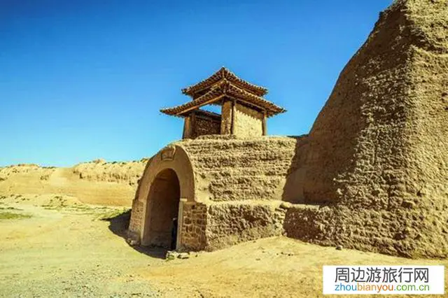 你们认为大西北和三亚哪里适合旅游？