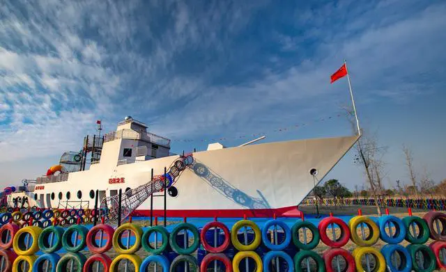 武汉木兰草原和木兰水镇哪个好玩？