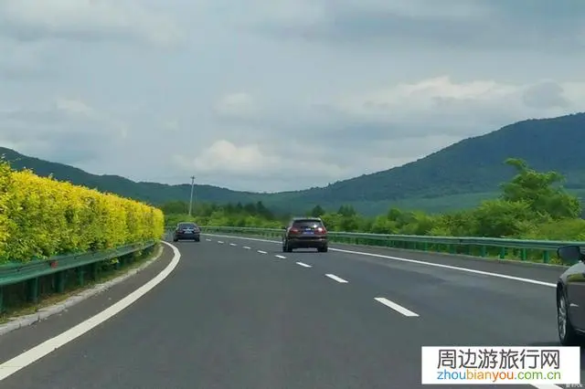 自驾车四个小时到达景点，下车一看门票涨到380一张，你会买票进去吗？