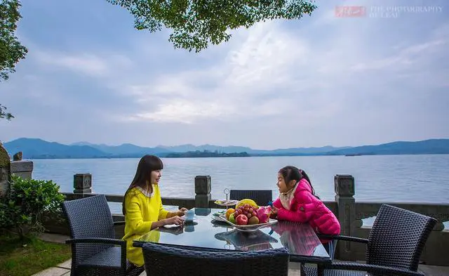 去杭州西湖旅游，附近有什么可以住宿的地方？