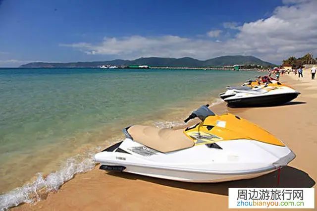 海南岛和弯弯岛，哪里自然风景更美一点，不涉及经济问题？