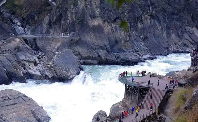 云南香格里拉很美吗,适合什么时候去?