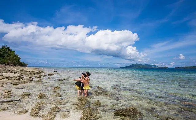 为什么现在很多中国人情愿出国旅游，也不愿意在国内游？