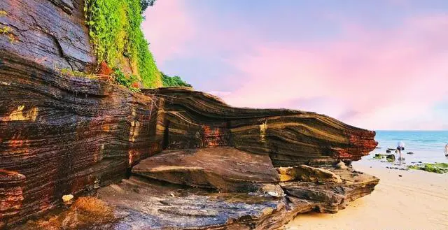 想去旅游,有两个地方,一个海南一个广西哪一个好点呢?