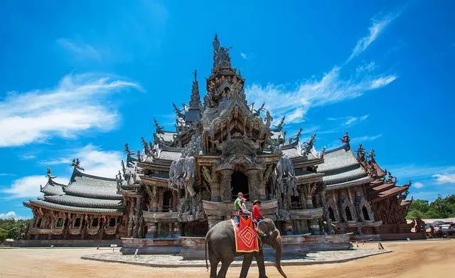 请问去泰国给小费是每个人都给吗？