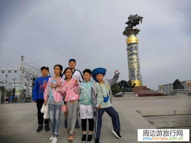 呼伦贝尔有哪些适合四五十人的多人团的旅游路线或方案？