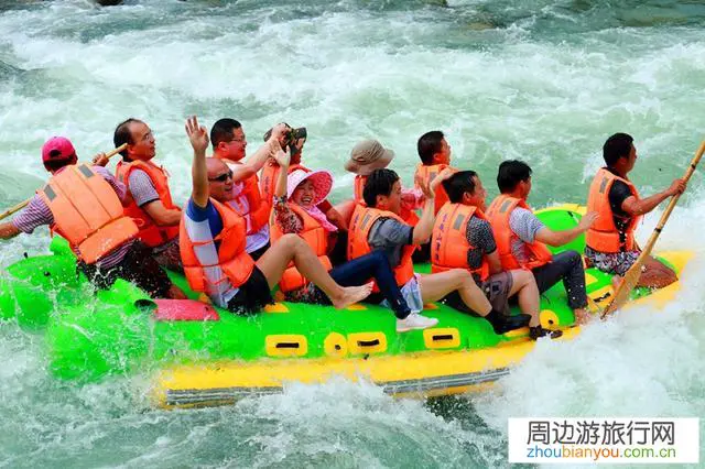 我们一家三口想去漂流，请问一下需要准备哪些物品？