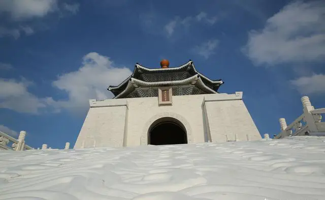 不想买门票，又想看很多景，国内去哪几个地方合适一些？