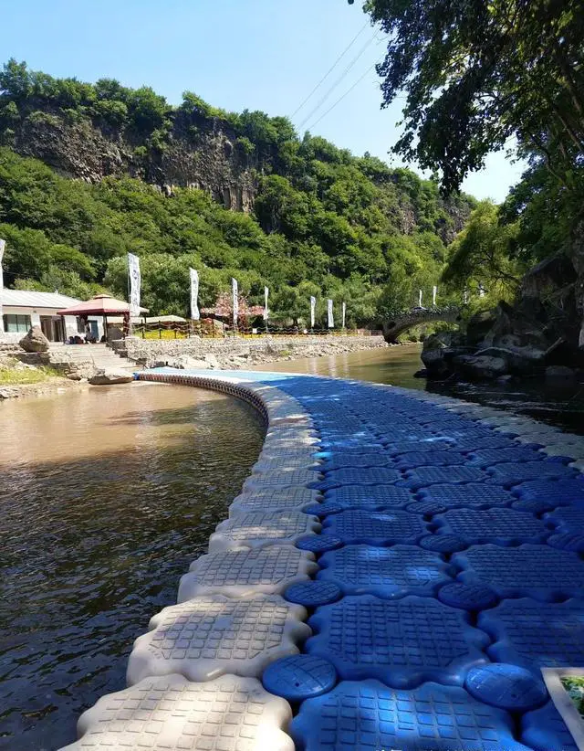 七月天气比较热，去哪里旅游更适合避暑，景色也赏心悦目？