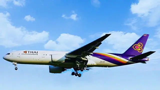 从武汉到三亚与到泰国的海岛旅游，哪个地方总费用低？