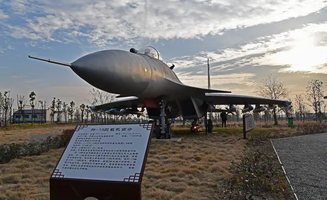 武汉木兰草原和木兰水镇哪个好玩？