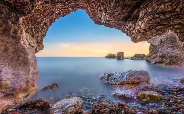 沿海城市消费低，环境好，适合独自去旅游的是哪里？